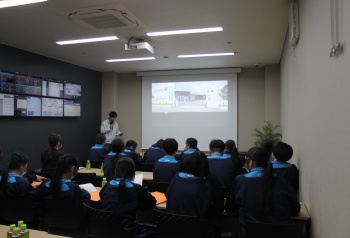 企業見学会　武義高普通科1年生　関有知高生活デザイン科1年生